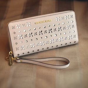 RARE Michael Kors Jet Set phone wallet Rose Gold